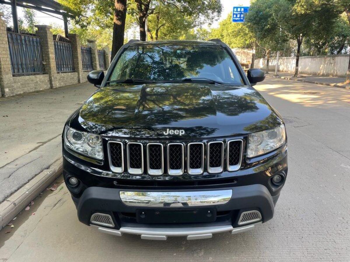 Jeep 指南者  2012款 2.4L 四驅(qū)豪華版圖片