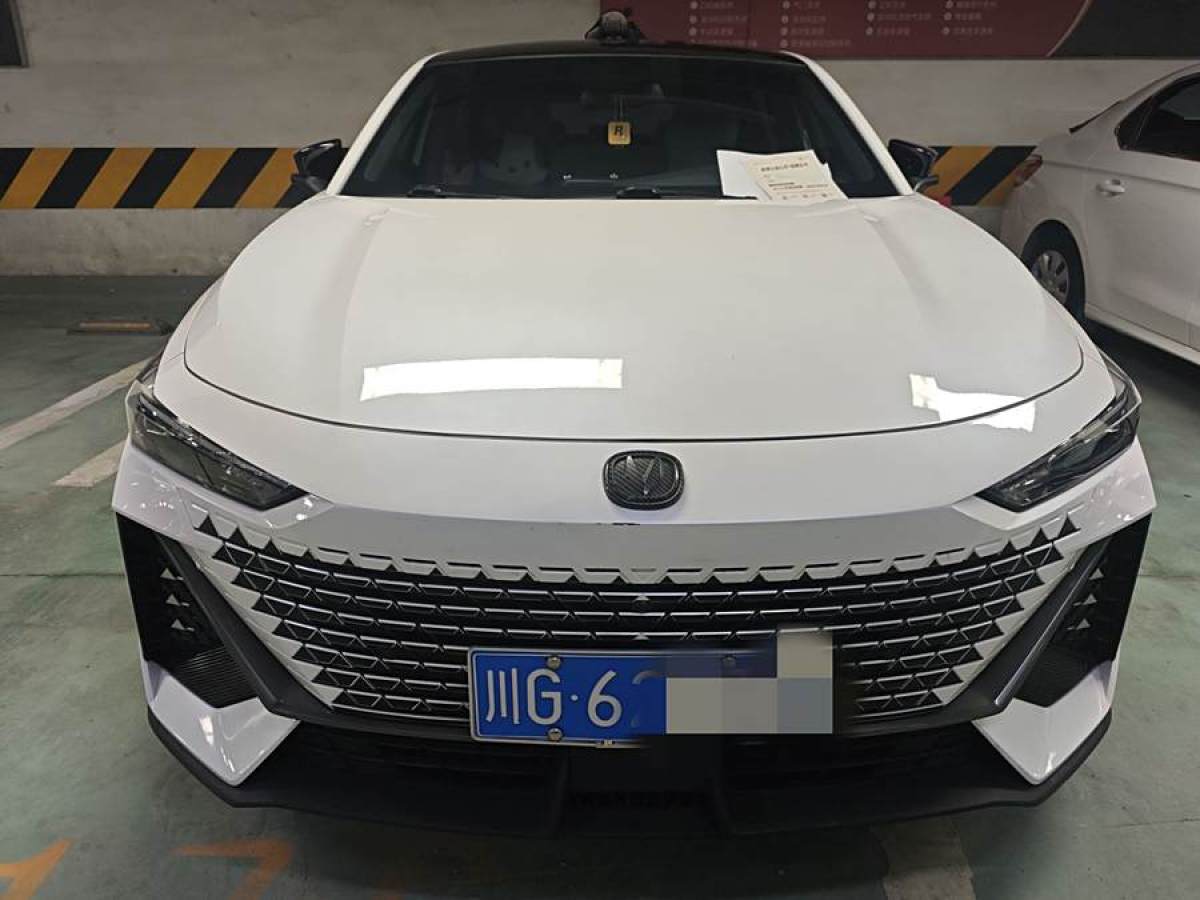 長(zhǎng)安 長(zhǎng)安UNI-V  2022款 1.5T 智慧領(lǐng)航型圖片