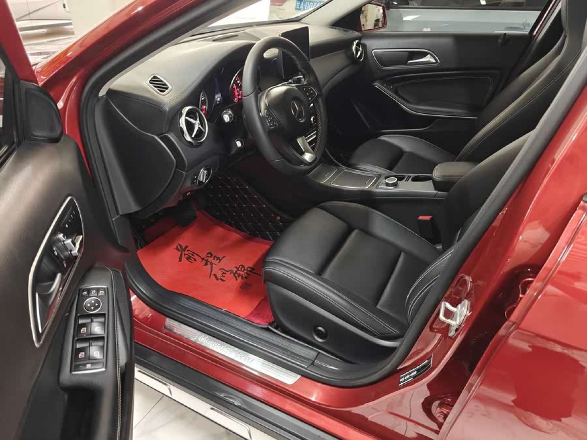 奔馳 奔馳GLA  2017款 GLA 220 4MATIC 時(shí)尚型圖片