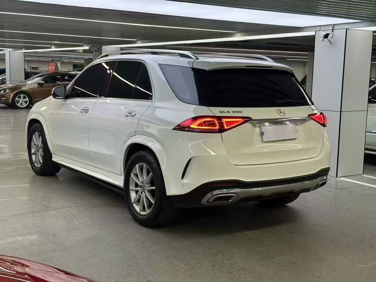 奔馳 奔馳A級(jí)  2019款  A 220 L 4MATIC 運(yùn)動(dòng)轎車圖片