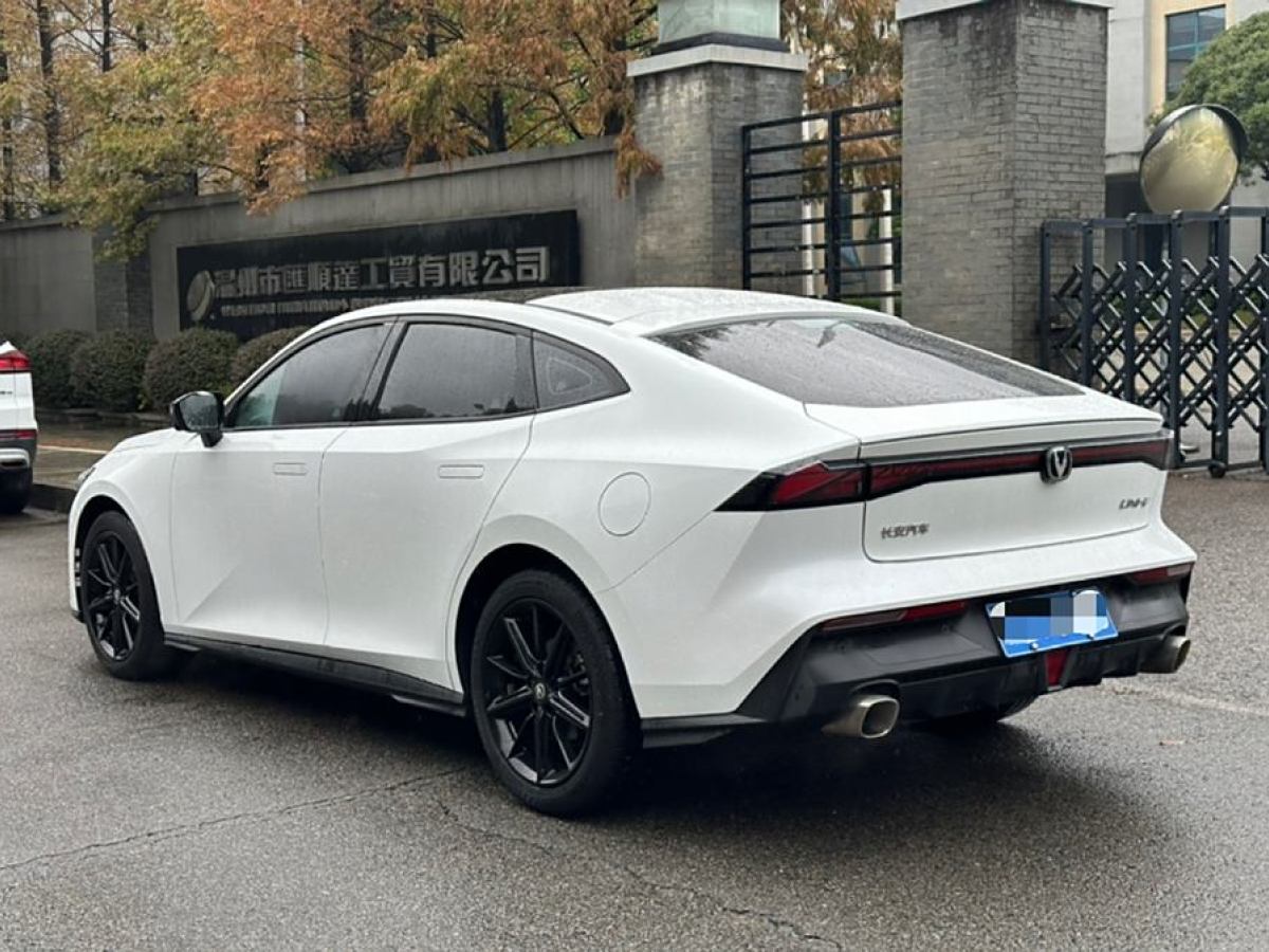 長(zhǎng)安 長(zhǎng)安UNI-V  2023款 1.5T 尊貴型圖片