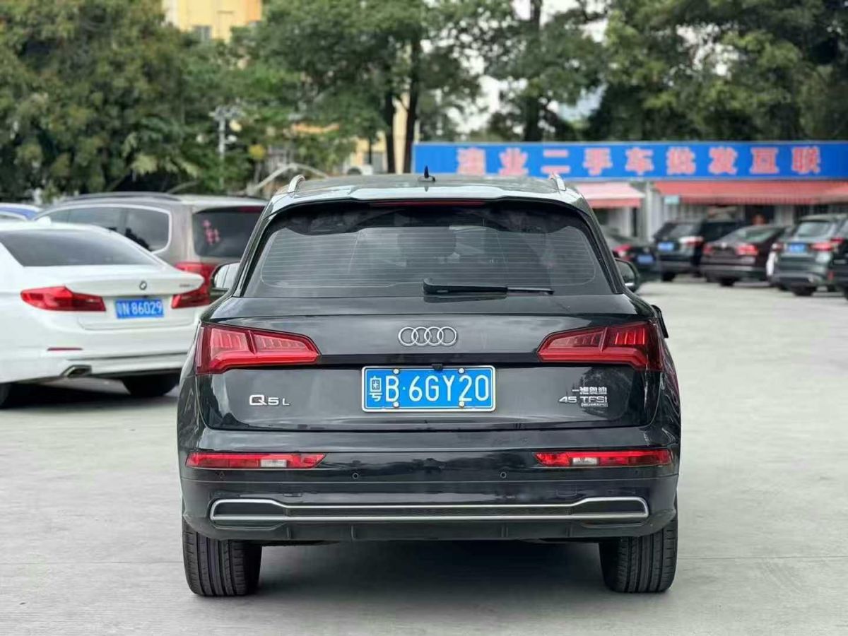 奧迪 奧迪Q3  2019款  35 TFSI 時(shí)尚動(dòng)感型圖片