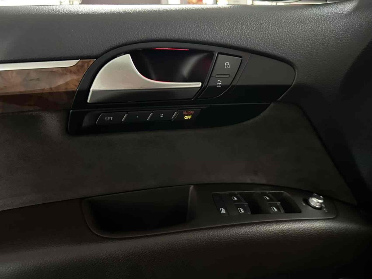 奧迪 奧迪Q7  2014款 35 TFSI 運(yùn)動(dòng)型圖片