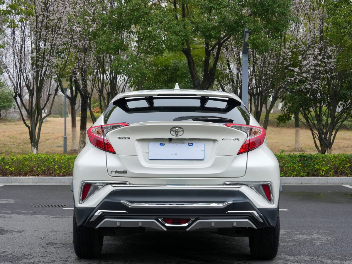 豐田 C-HR  2018款 2.0L 領(lǐng)先天窗版 國(guó)VI圖片