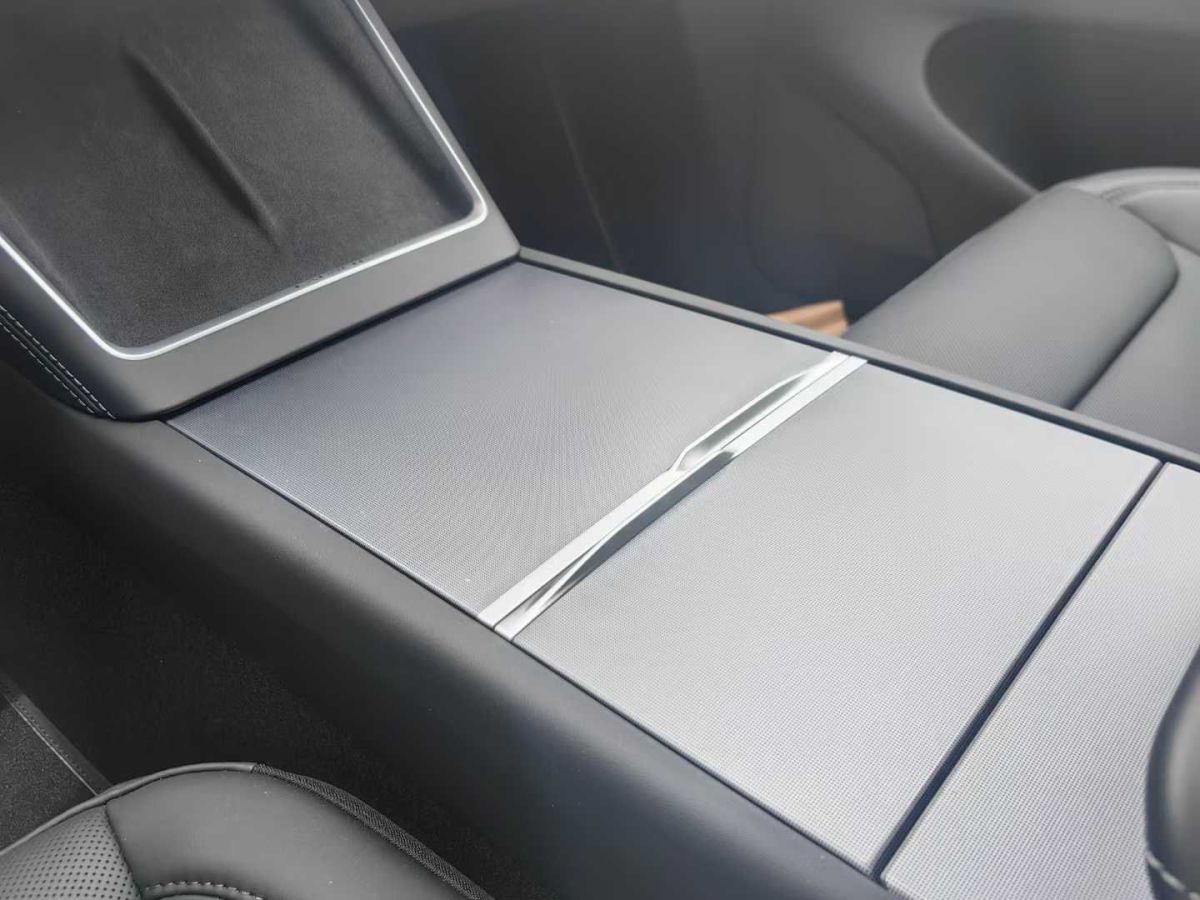 特斯拉 Model Y  2025款 后輪驅(qū)動(dòng) 首發(fā)版圖片