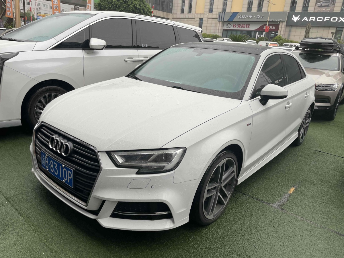 奧迪 奧迪A3  2018款 30周年年型 Limousine 35 TFSI 運(yùn)動(dòng)型圖片