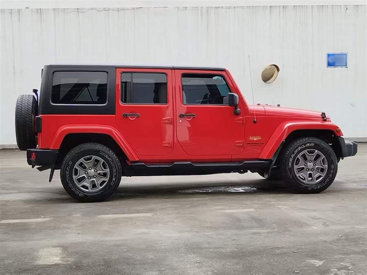 Jeep 牧馬人  2015款 3.0L Sahara 四門舒享版圖片