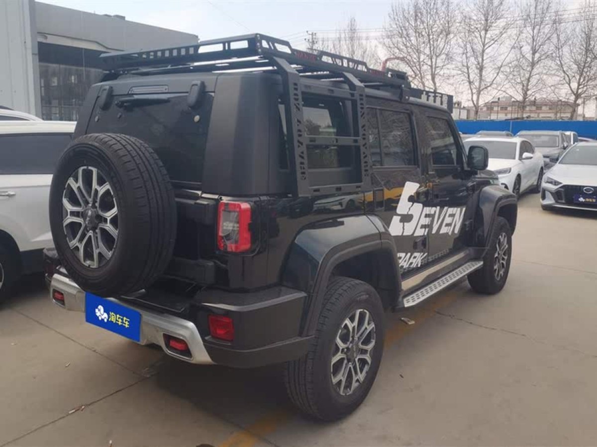 北京 BJ40  2020款 2.0T 自動四驅(qū)城市獵人版?zhèn)b客型圖片