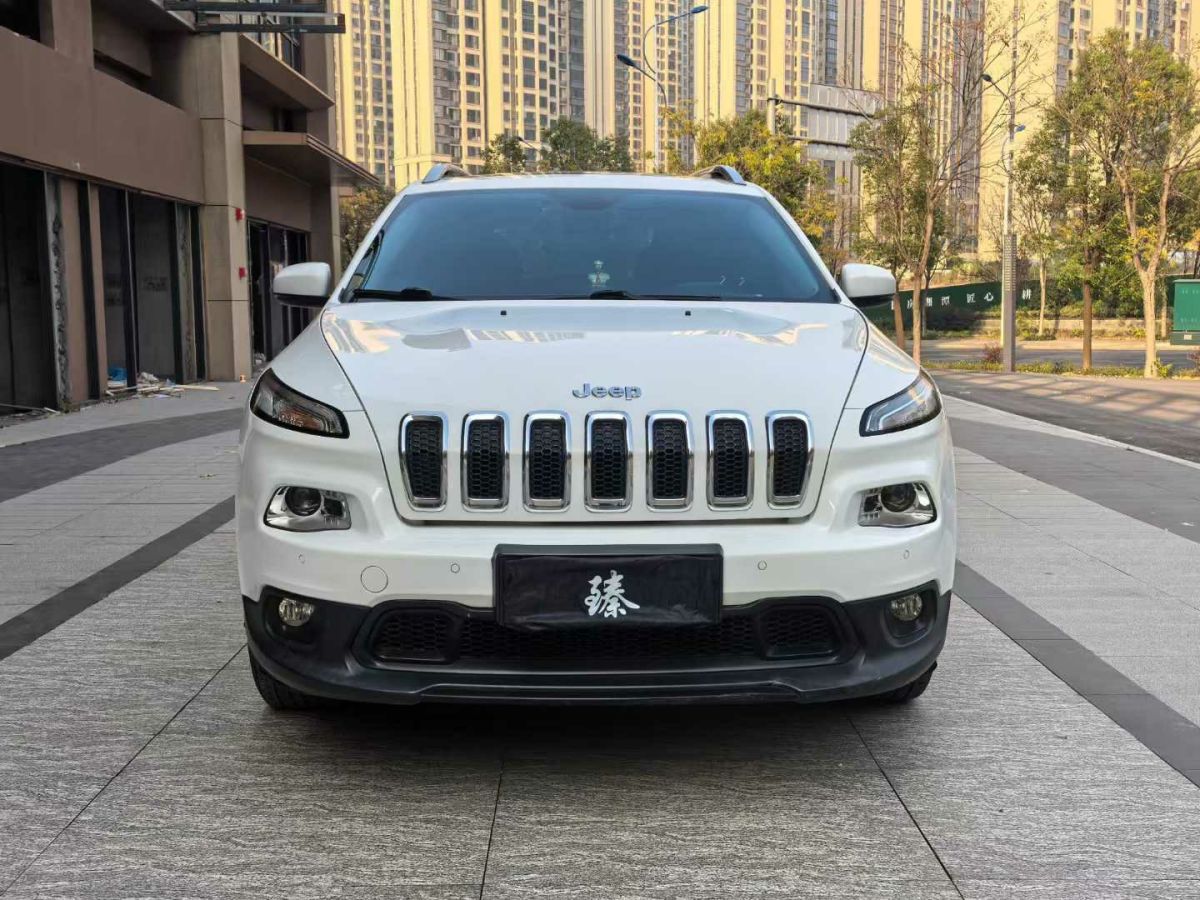 Jeep 自由光  2017款 2.0L 優(yōu)越版圖片