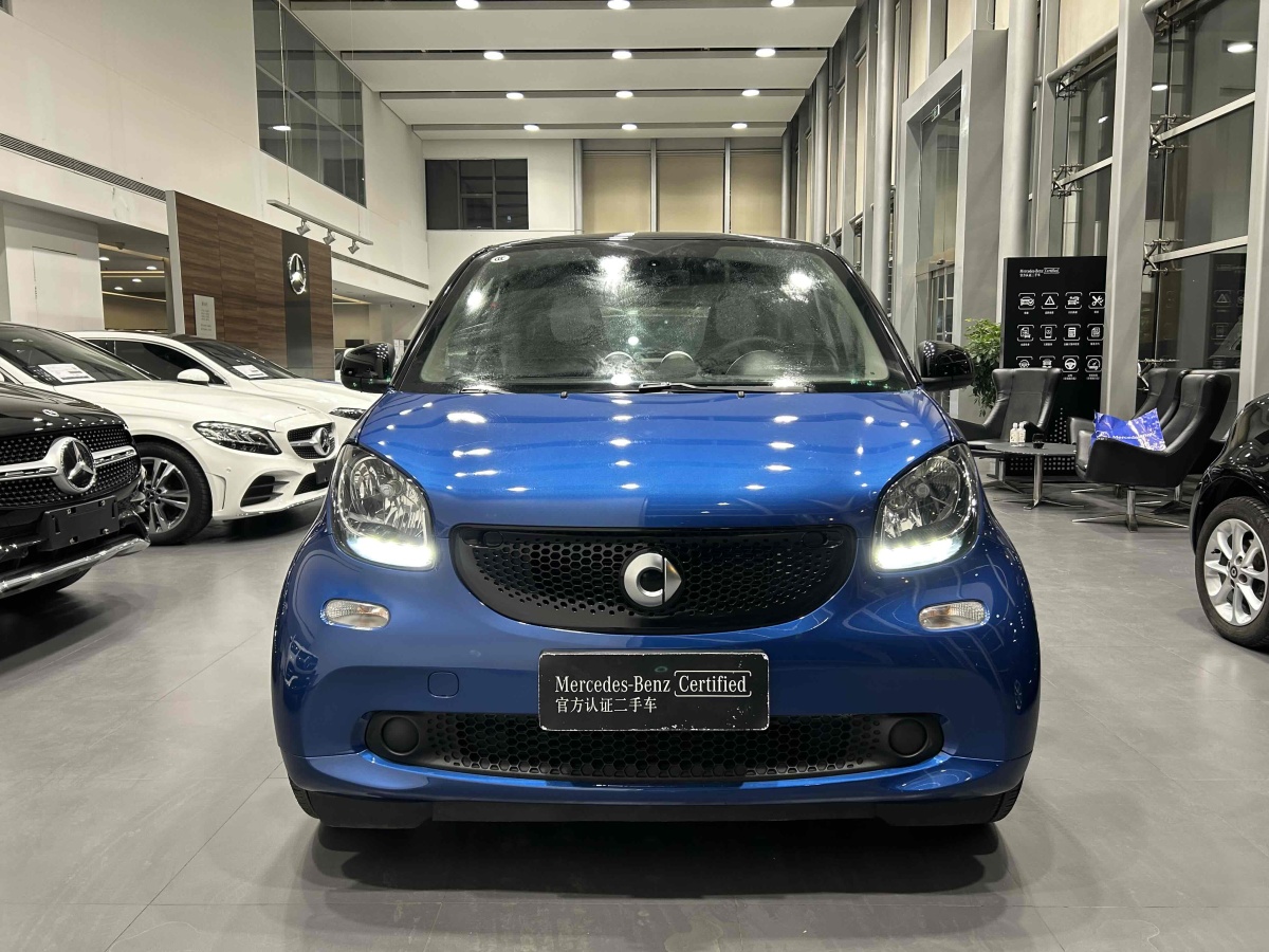 2015年12月smart fortwo  2015款 1.0L 52千瓦硬頂激情版