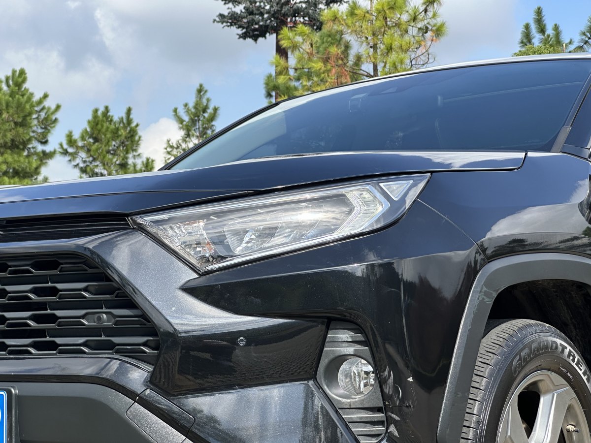 豐田 RAV4  2018款 榮放 2.0L CVT兩驅(qū)風尚版圖片