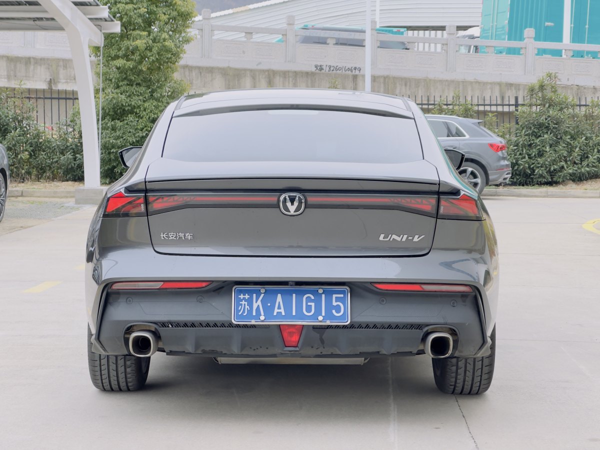 長(zhǎng)安 長(zhǎng)安UNI-V  2022款 1.5T 尊貴型圖片