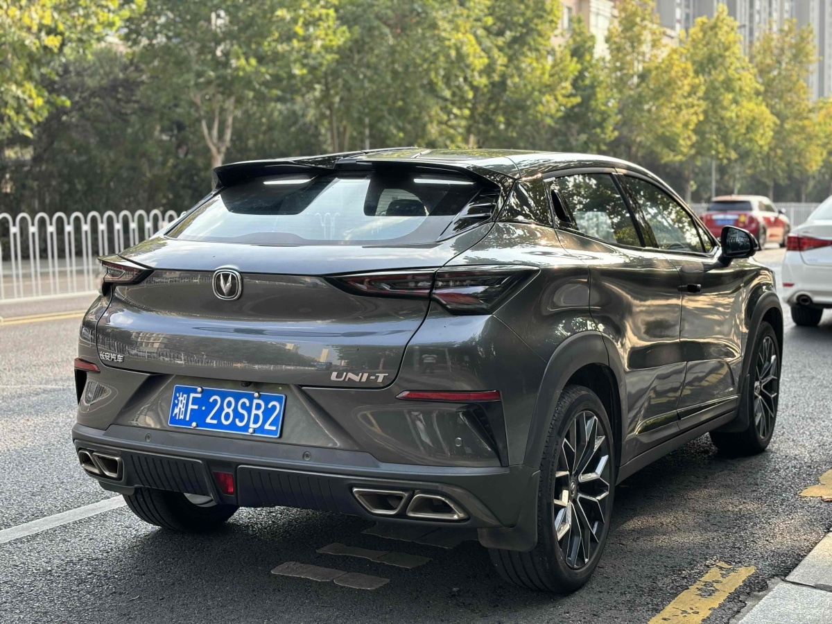 長(zhǎng)安 UNI-T  2020款 1.5T 尊貴型圖片