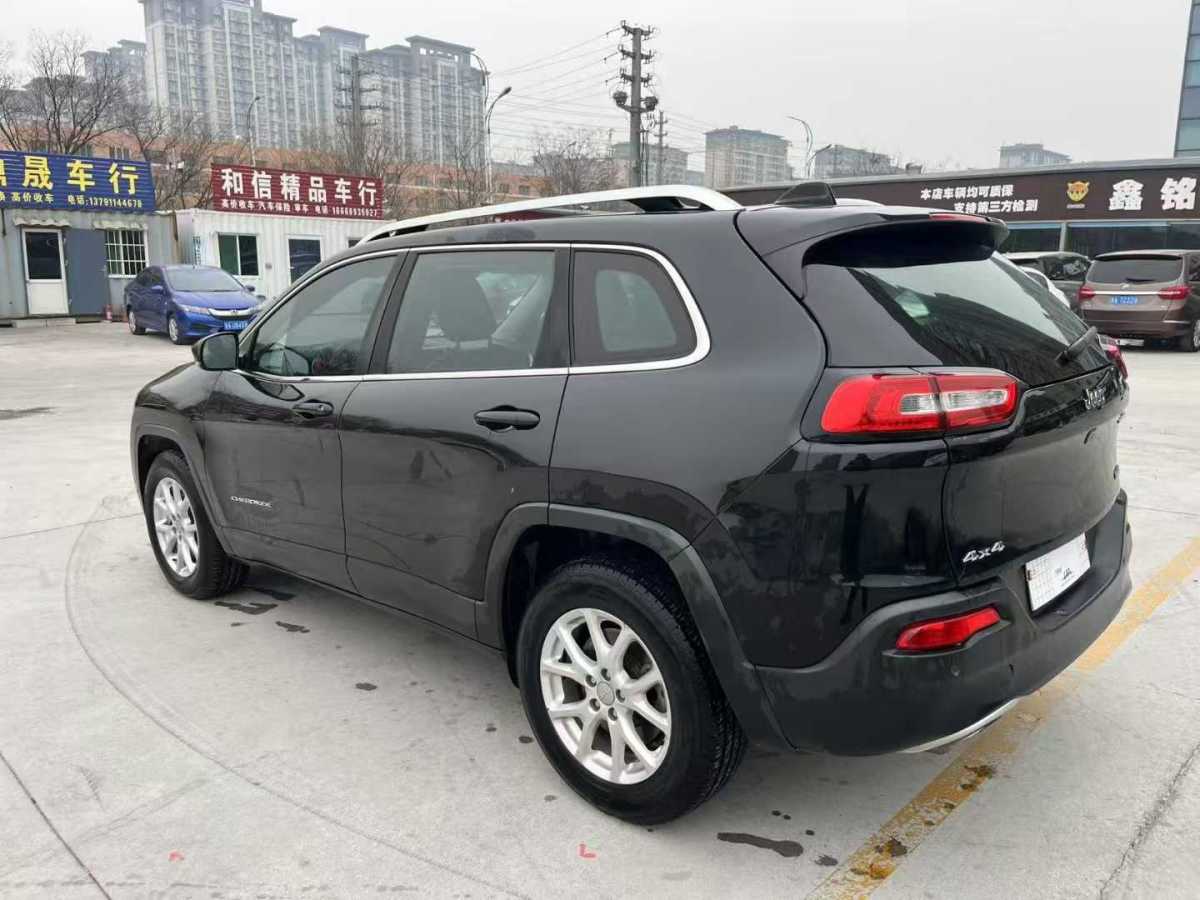 Jeep 自由光  2016款 2.4L 專業(yè)版圖片