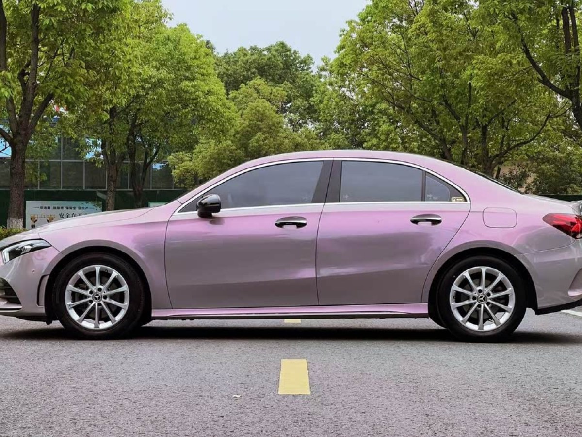 奔馳 奔馳A級(jí)  2020款 改款 A 200 L 運(yùn)動(dòng)轎車(chē)時(shí)尚型圖片