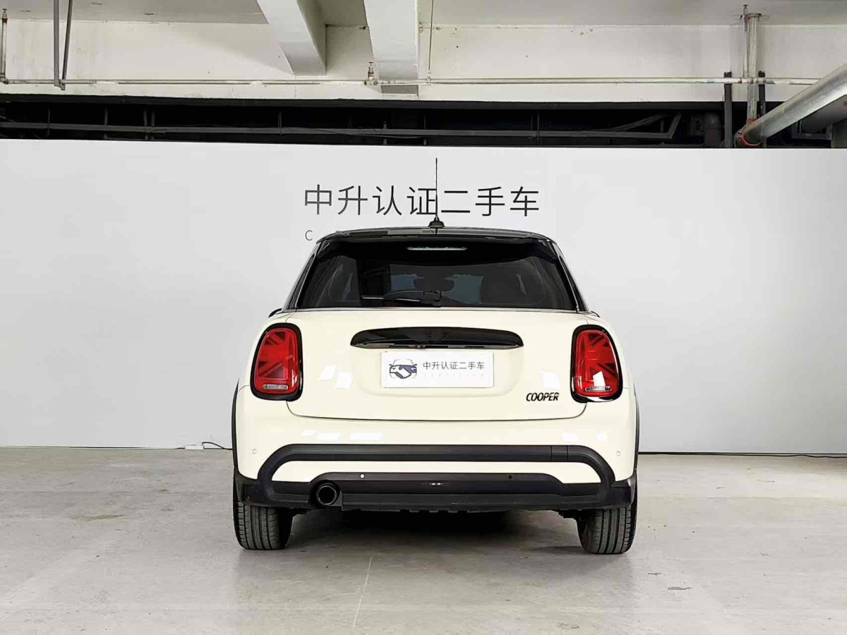 MINI MINI  2022款 改款 1.5T COOPER 藝術(shù)家 五門(mén)版圖片