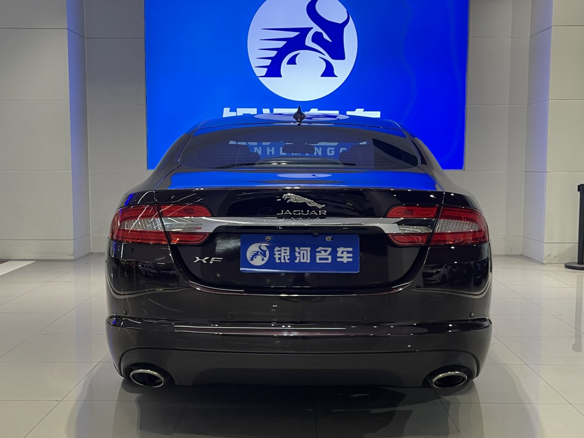 捷豹 XF  2015款 XF 2.0T 豪華版圖片