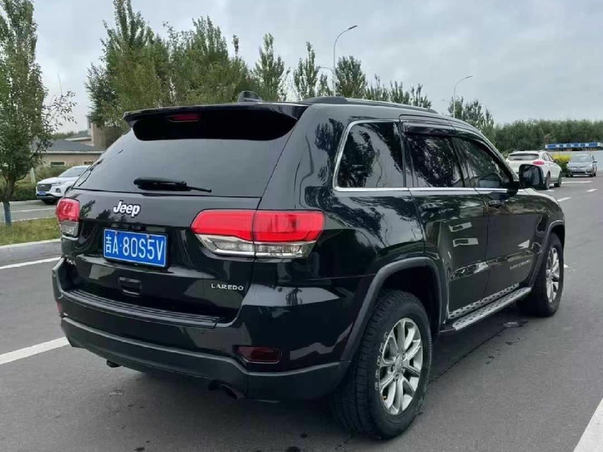 2013年9月Jeep 大切諾基  2014款 3.6L 舒適導(dǎo)航版