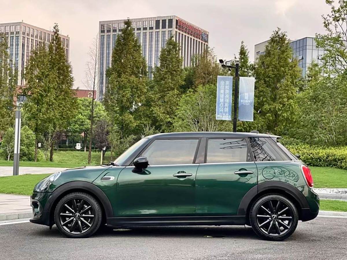 MINI MINI  2019款 1.5T COOPER 藝術(shù)家 五門(mén)版圖片