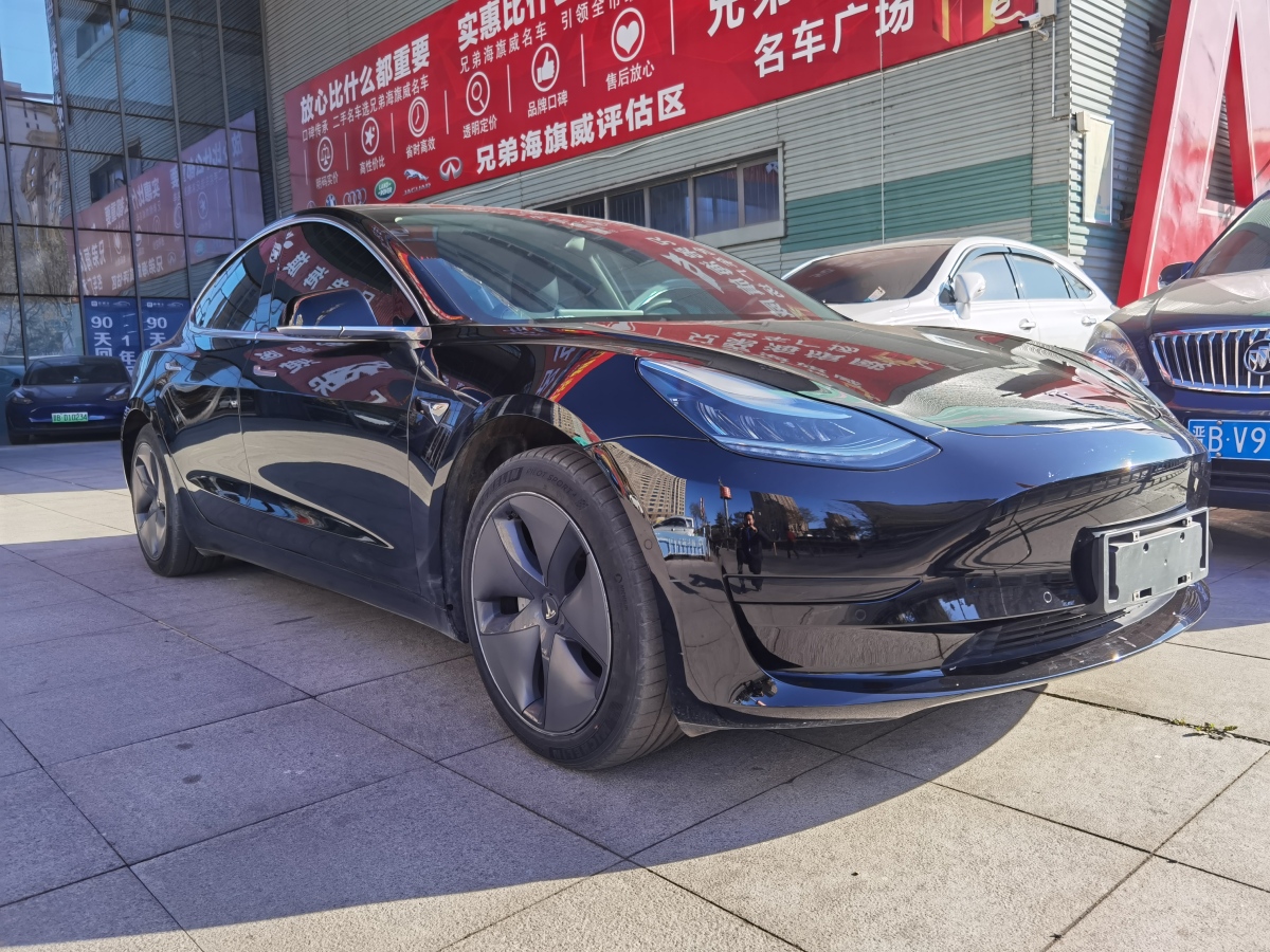 特斯拉 Model 3  2020款 改款 標(biāo)準(zhǔn)續(xù)航后驅(qū)升級版圖片