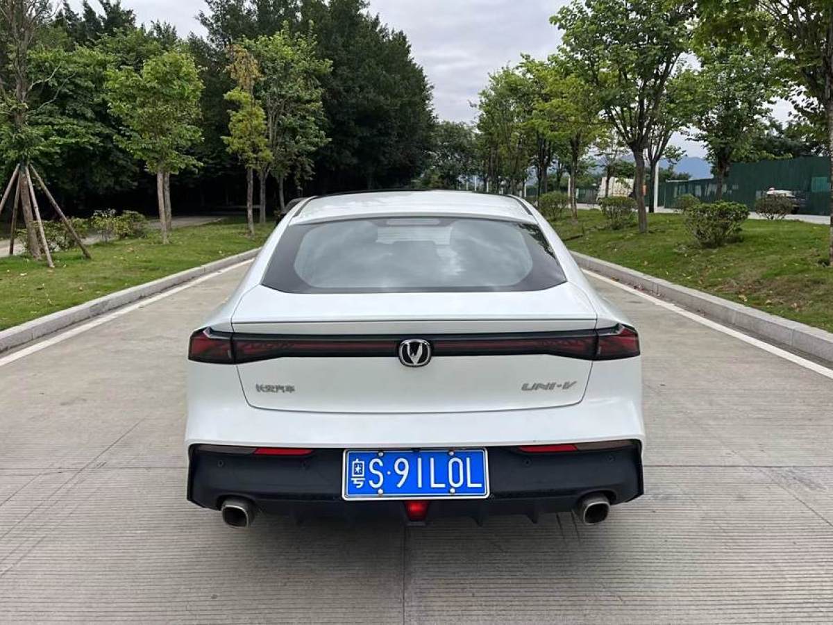 長(zhǎng)安 長(zhǎng)安UNI-V  2022款 1.5T 尊貴型圖片