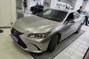 ES 雷克薩斯 200 卓越版