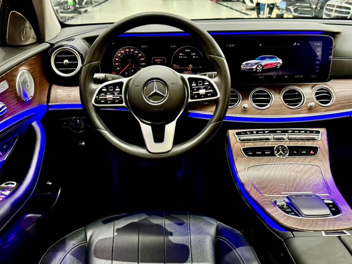奔馳 奔馳E級(jí)  2020款 E 300 L 豪華型圖片