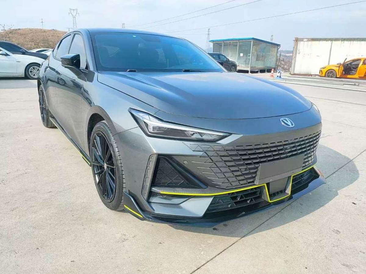 長安 長安UNI-V  2022款 1.5T 運(yùn)動(dòng)版圖片