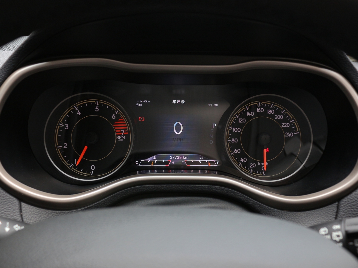 Jeep 自由光  2017款 2.4L 優(yōu)越版圖片