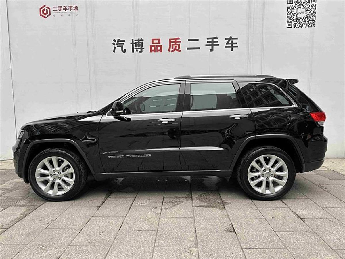 Jeep 大切諾基  2017款 3.0L 精英導(dǎo)航版圖片