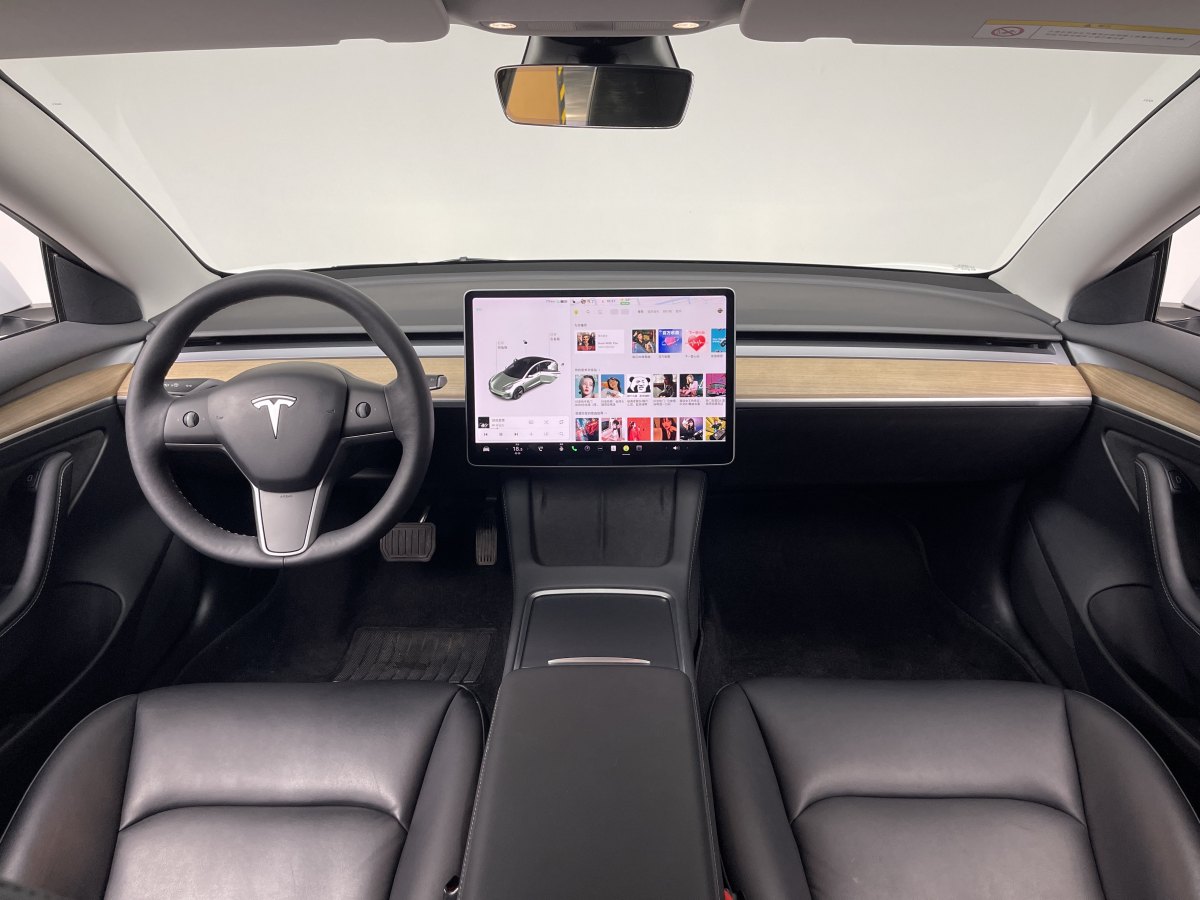 特斯拉 Model 3  2021款 改款 標(biāo)準(zhǔn)續(xù)航后驅(qū)升級版圖片