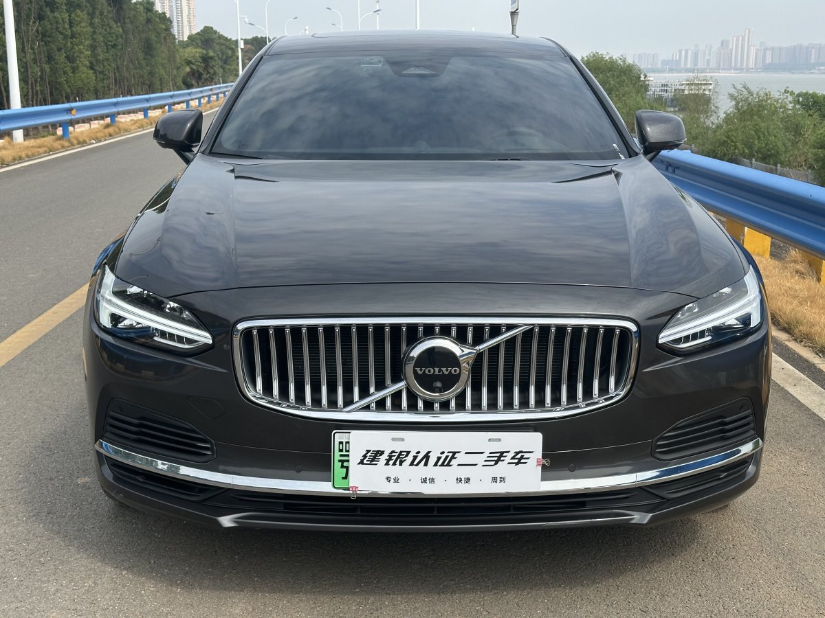 沃爾沃 S90新能源  2024款 T8插電式混合動(dòng)力 四驅(qū)長(zhǎng)續(xù)航智雅豪華版圖片