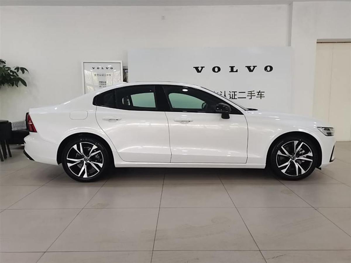 沃爾沃 S60L  2024款 B5 智雅運(yùn)動版圖片