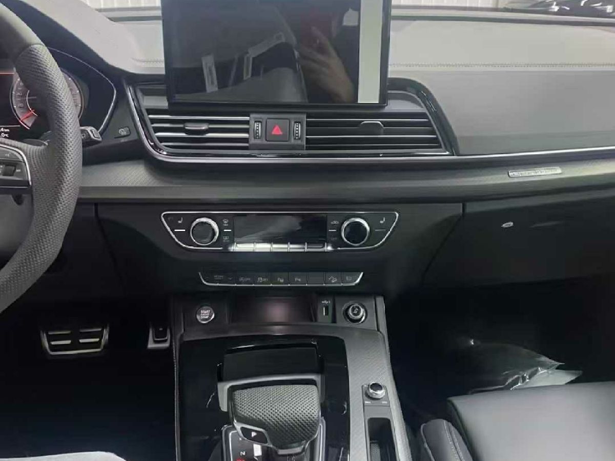 奧迪 奧迪Q5 e-tron  2024款 50 e-tron quattro 光耀型 機甲套裝圖片