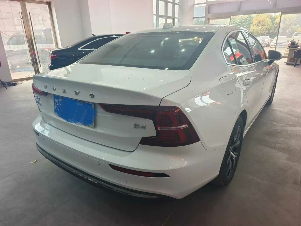 沃爾沃 S60L  2023款 B3 智行豪華版圖片