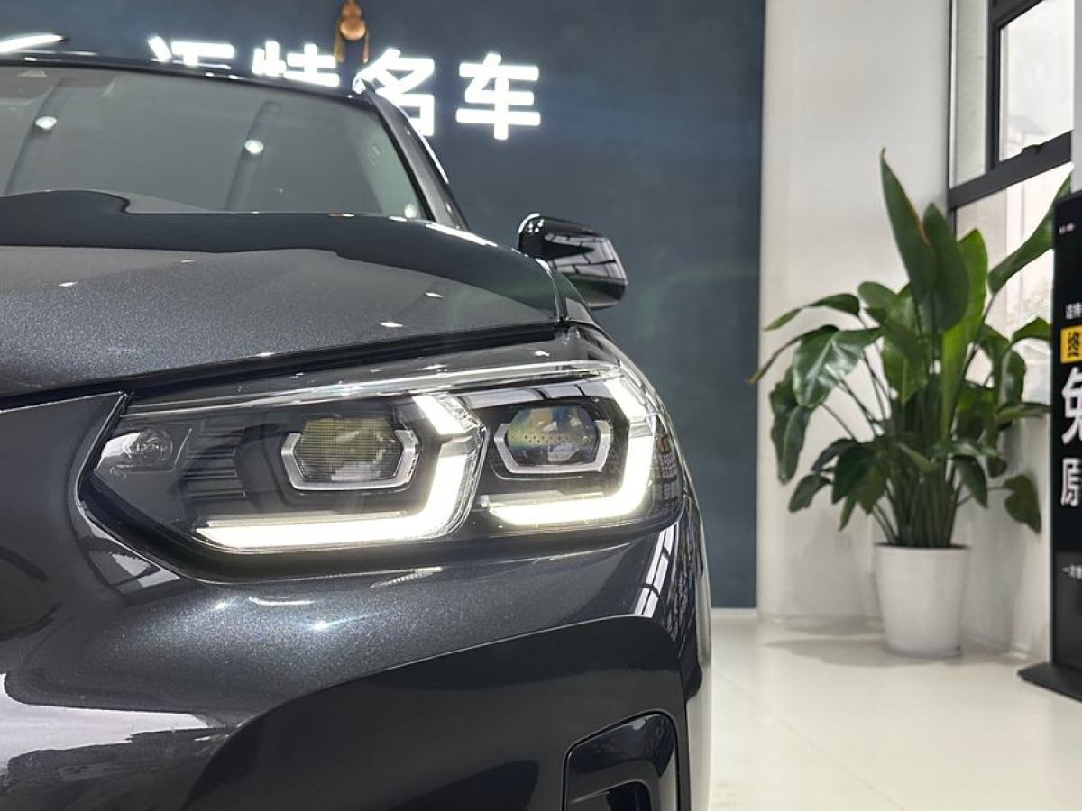 2022年1月寶馬 寶馬X3  2022款 xDrive30i 領(lǐng)先型 M曜夜套裝