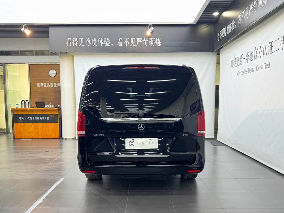 奔馳 V級(jí)  2022款 V 260 L 長(zhǎng)軸距尊貴版圖片
