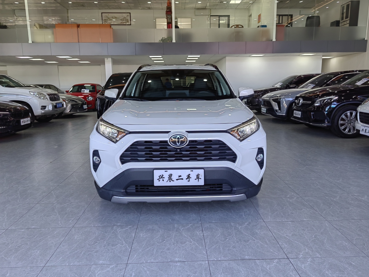 豐田 RAV4  2018款 榮放 2.0L CVT兩驅(qū)風(fēng)尚版圖片