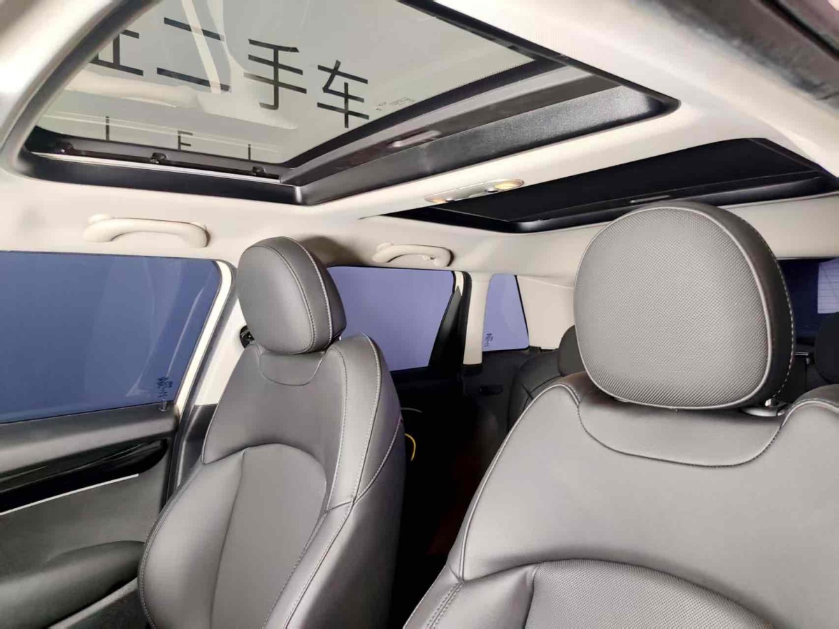 MINI MINI  2022款 改款 1.5T COOPER 藝術(shù)家 五門(mén)版圖片