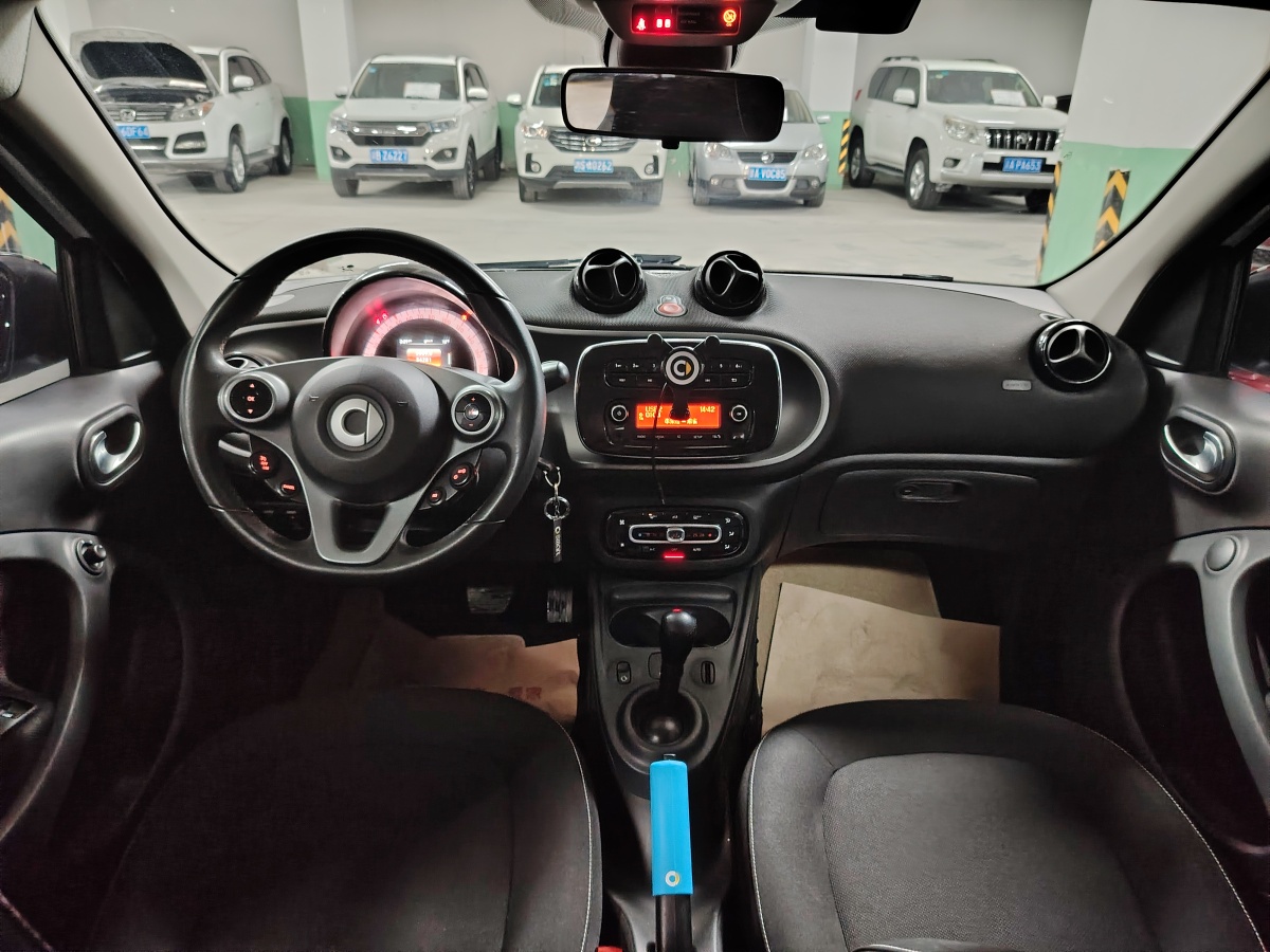 smart forfour  2016款 1.0L 52千瓦激情版圖片