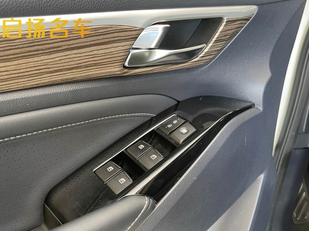 廣汽傳祺 M8  2021款 領(lǐng)秀系列 390T 尊貴版圖片