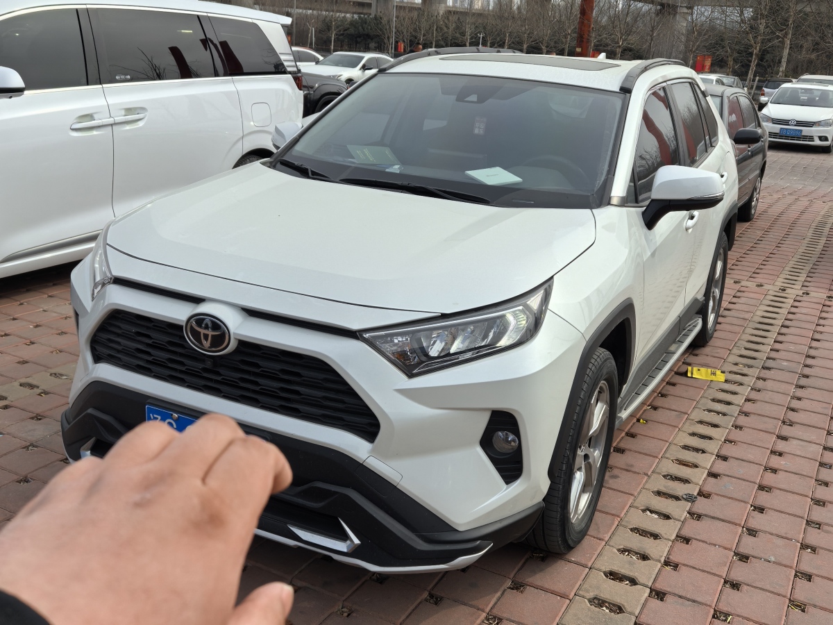 豐田 RAV4  2018款 榮放 2.0L CVT兩驅(qū)風(fēng)尚版圖片