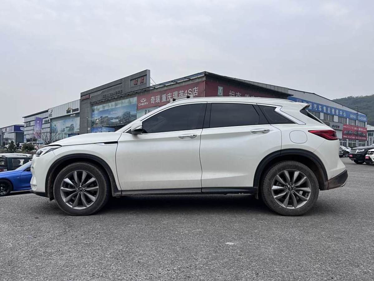 英菲尼迪 QX50  2020款 改款 2.0T 兩驅(qū)時(shí)尚版圖片