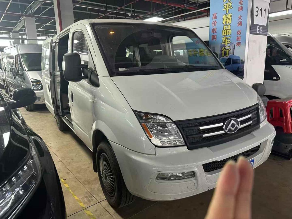 福特 全順  2024款 2.0T 汽油手動短軸低頂手動擋定制版6座圖片