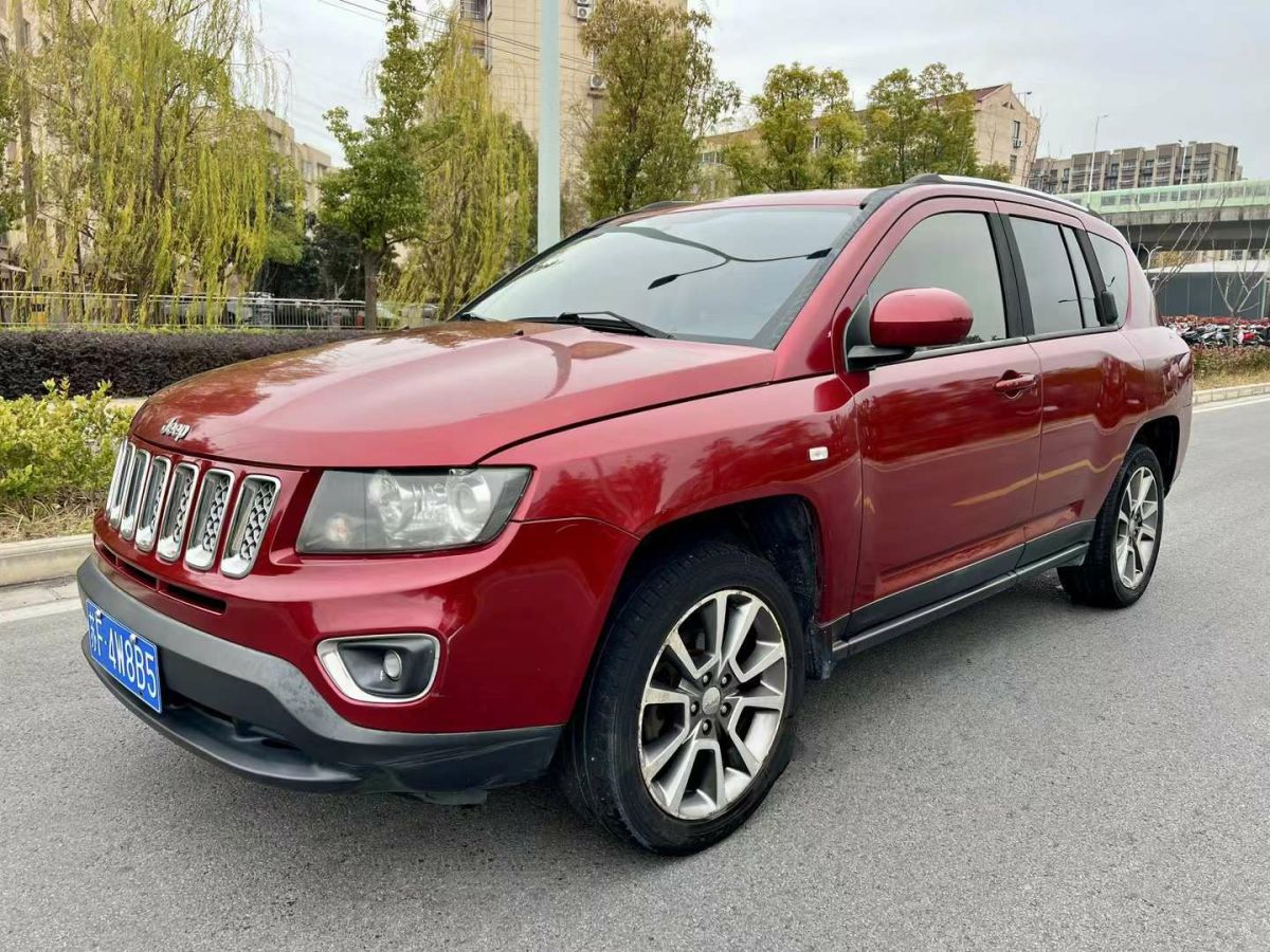 Jeep 指南者  2013款 2.0L 兩驅(qū)炫黑豪華版圖片