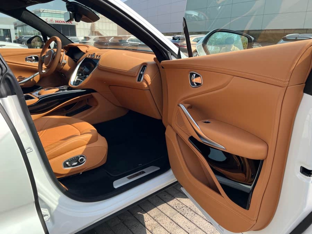阿斯頓·馬丁 阿斯頓?馬丁DBX  2024款 4.0T V8圖片