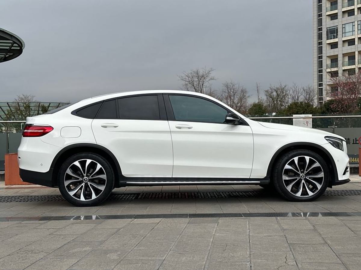 2018年6月奔馳 奔馳GLC  2022款 改款 GLC 260 4MATIC 轎跑SUV