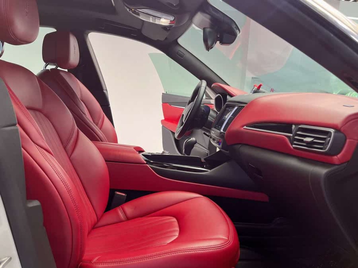 瑪莎拉蒂 Levante  2018款 3.0T 350Hp 標(biāo)準(zhǔn)版圖片