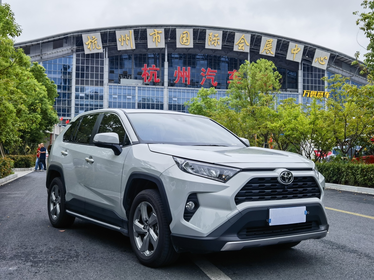 2022年6月豐田 RAV4  2018款 榮放 2.0L CVT兩驅風尚版