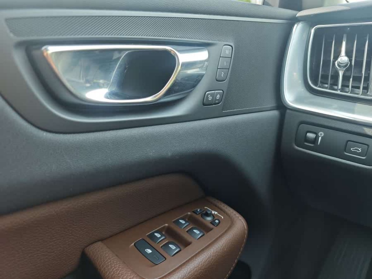 沃爾沃 XC60  2019款  T5 四驅(qū)智遠(yuǎn)版 國(guó)VI圖片